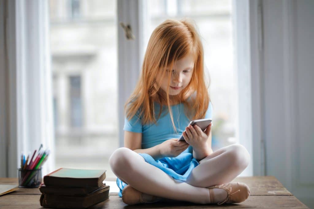 a young girl with adhd playing on her phone experiencing time blindness