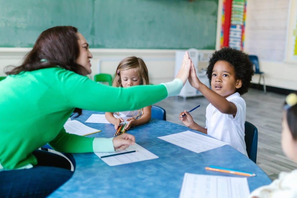 my child has a hard time focusing in school. A teacher tries different learning styles to find which one works best to help the child focus.