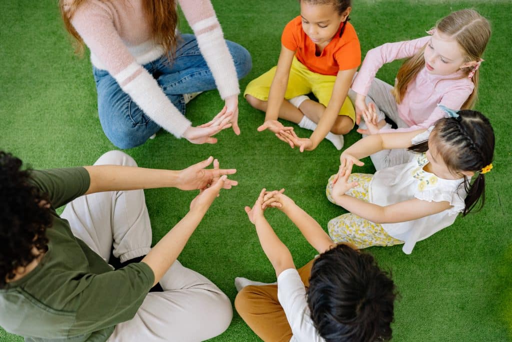 how to improve working memory group of kids playing game in circle