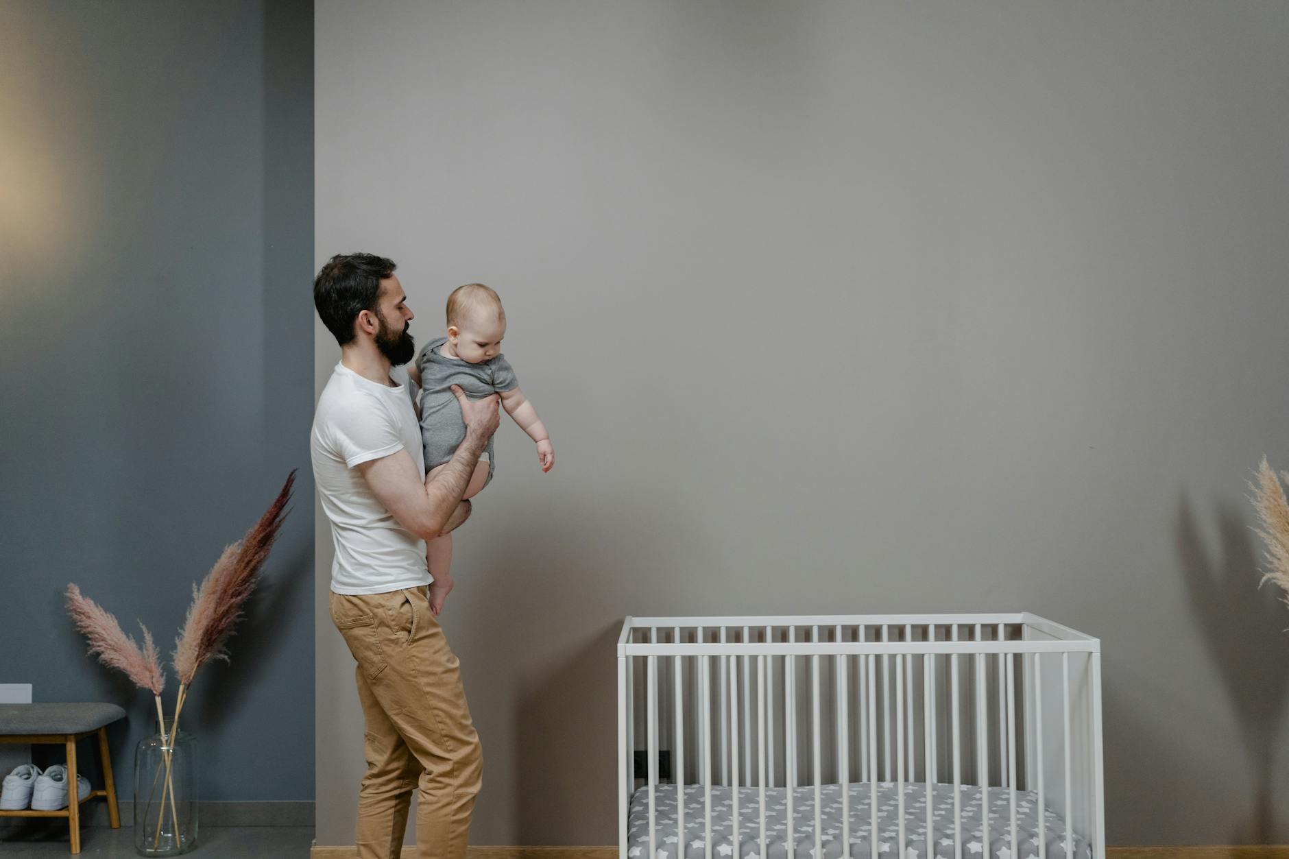 why does my toddler hit me, but not daddy. man in white dress shirt and brown pants kissing woman in white dress shirt