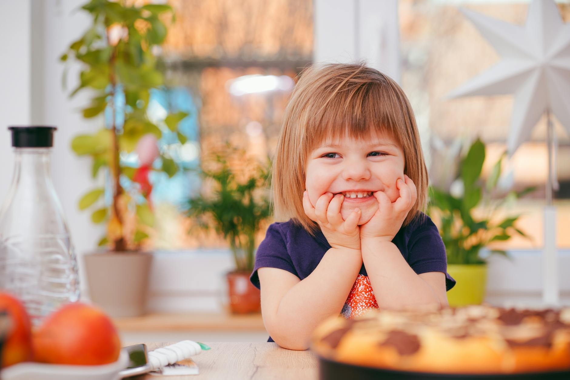 how does autism impact learning. a girl smiling.